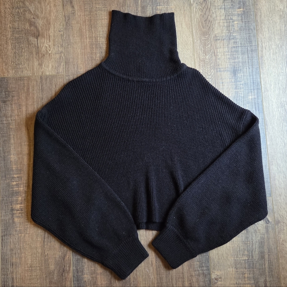 H&M Turtleneck Cropped Sweater In Black Size Large